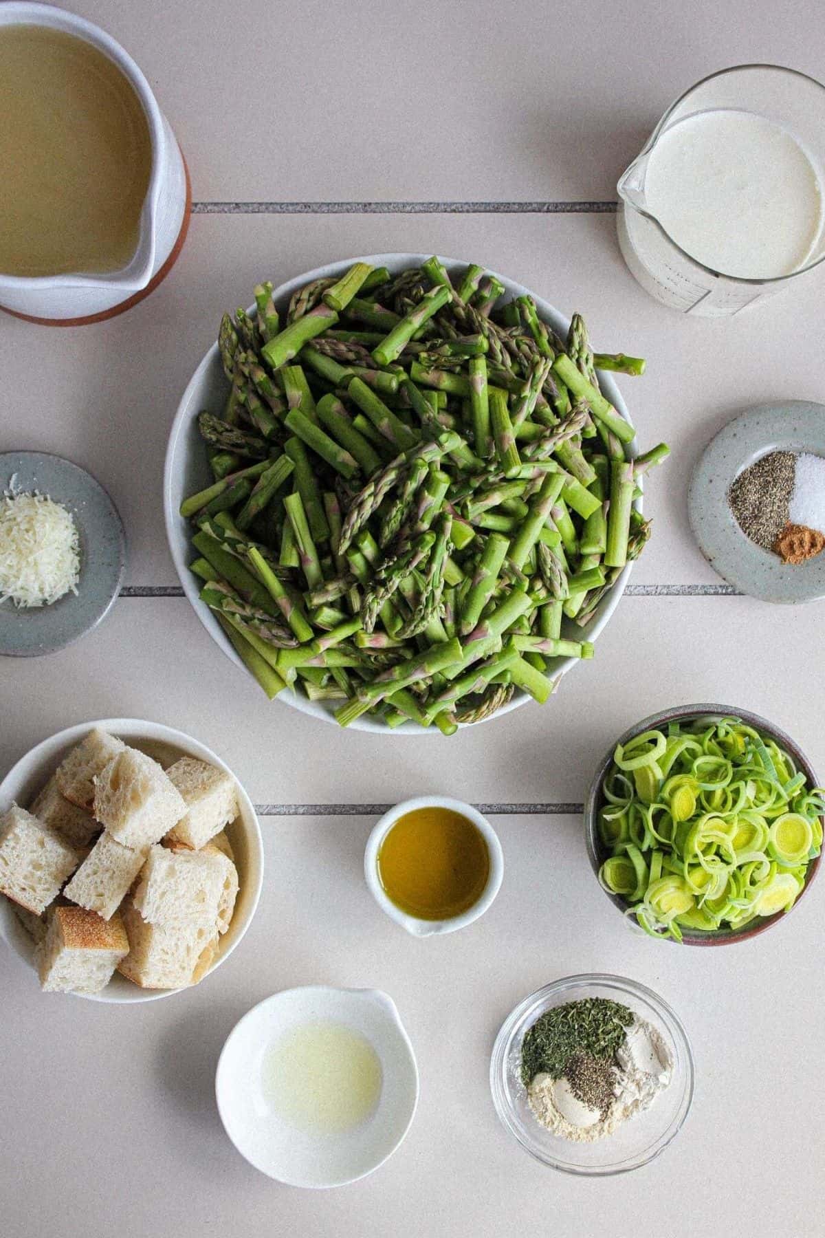 Ingredients for asparagus leek soup (see recipe card).
