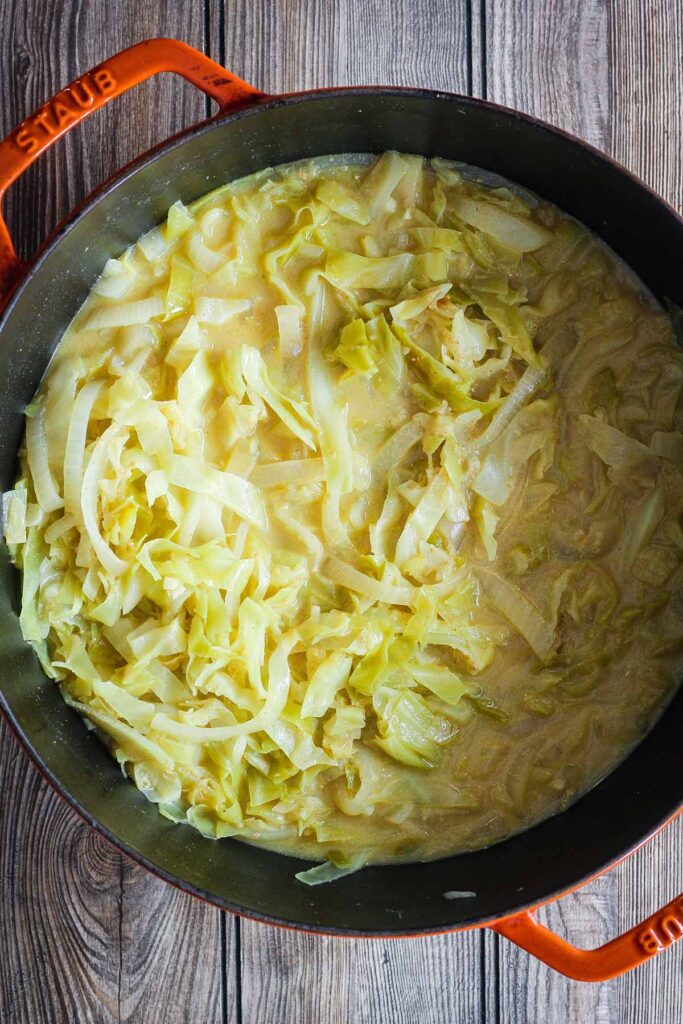 Cabbage in onions in mustard broth.