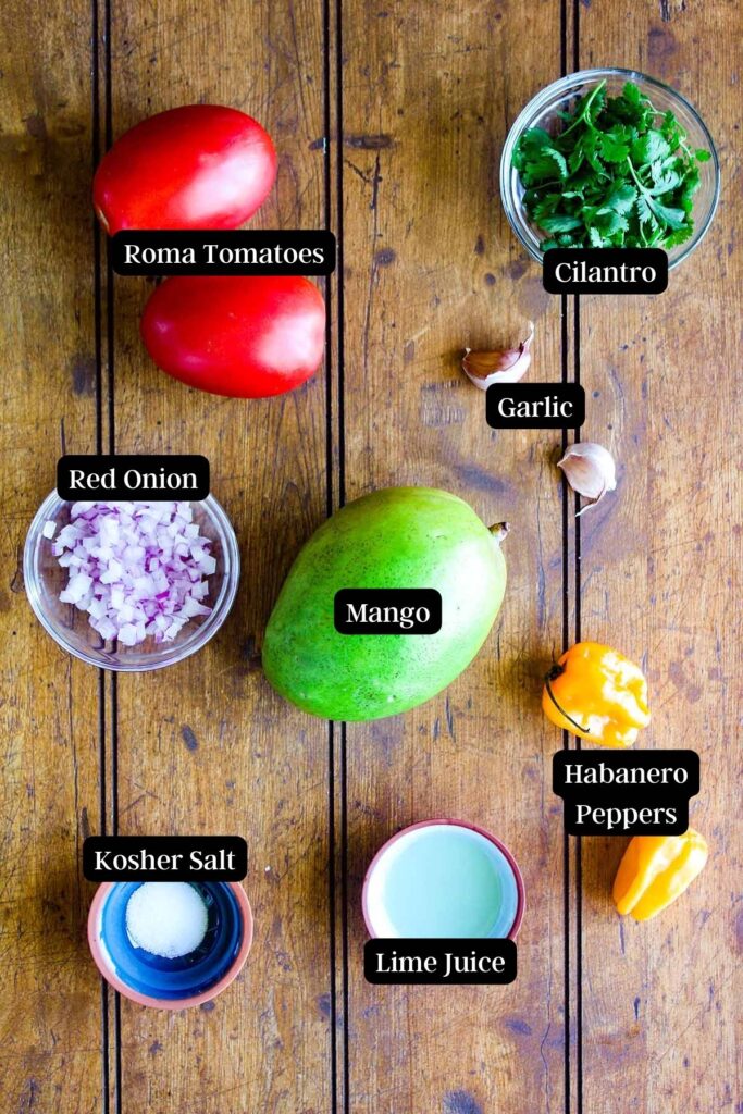 Ingredients for mango salsa habanero (see recipe card).